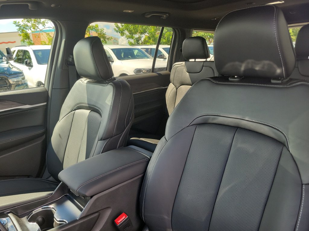 2027 Jeep Grand Cherokee Limited Reserve - photo 14