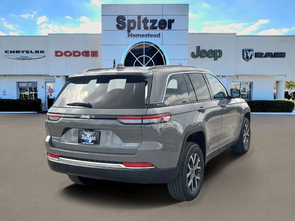 Sting\-Gray 2027 Jeep Grand Cherokee Laredo
