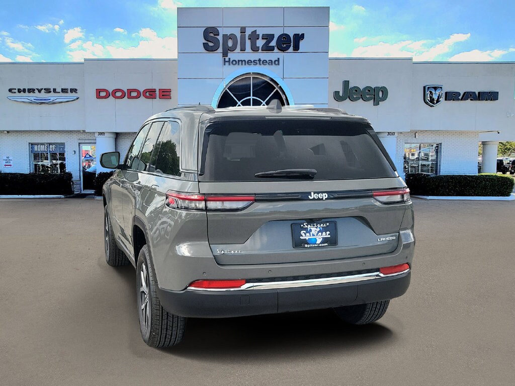 2027 Jeep Grand Cherokee Laredo - photo 4