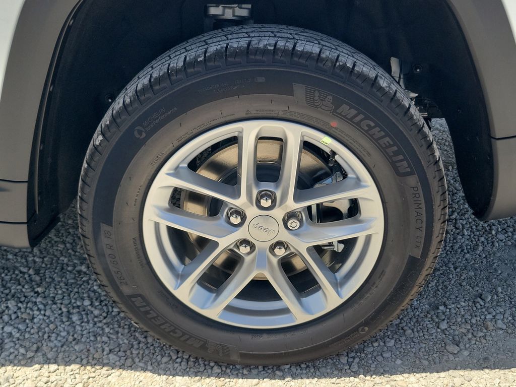 2026 Jeep Grand Cherokee Laredo - photo 9