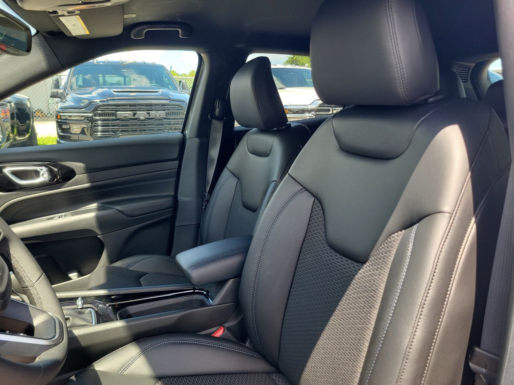 2026 Jeep Compass Latitude - photo 21