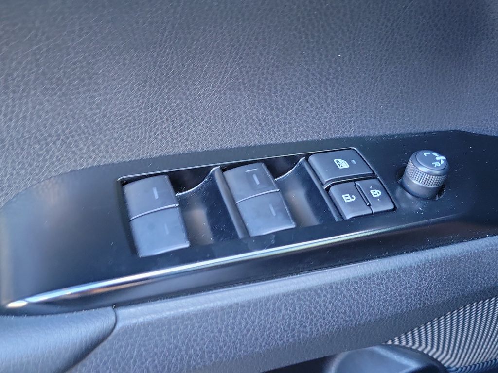 2025 Toyota Camry SE - photo 32