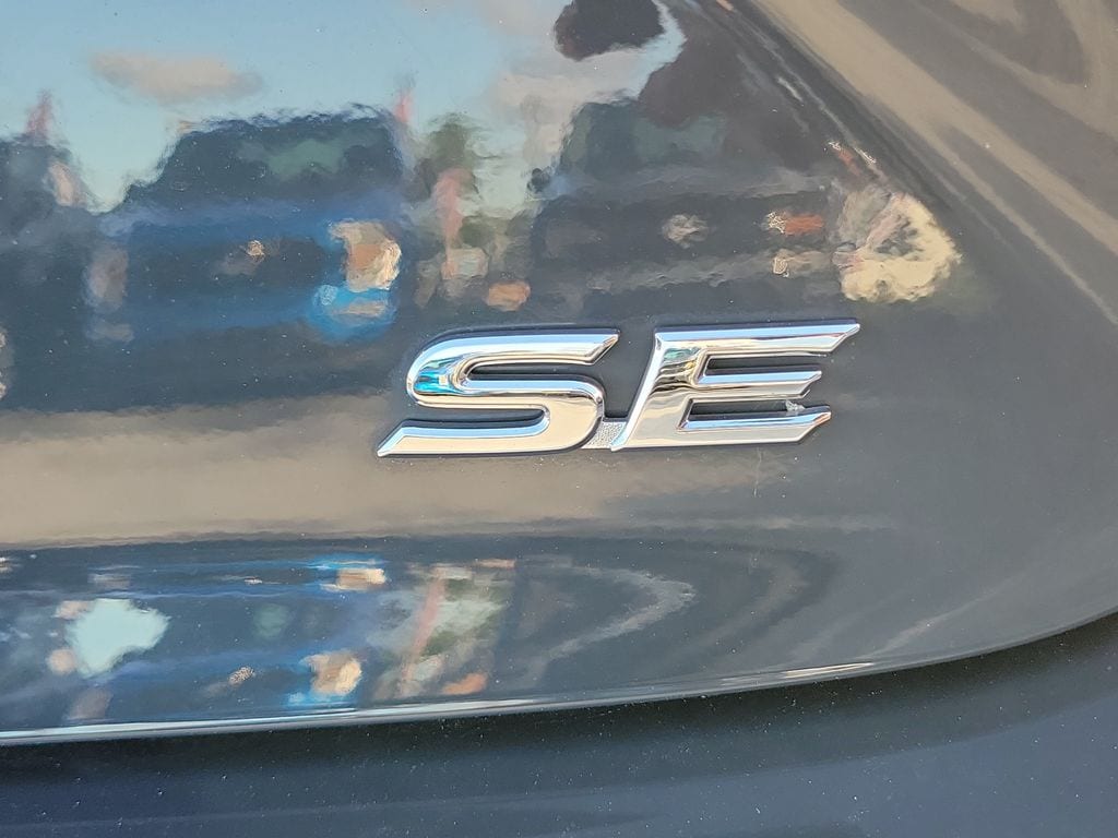 2025 Toyota Camry SE - photo 9