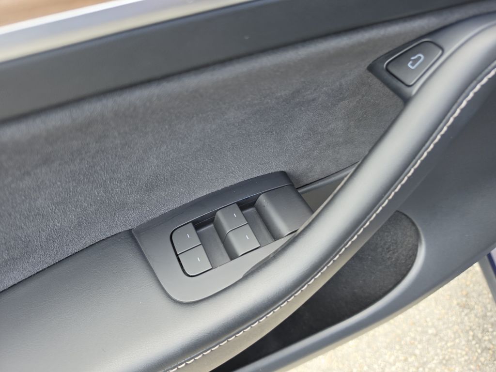 2023 Tesla Model Y Long Range - photo 19