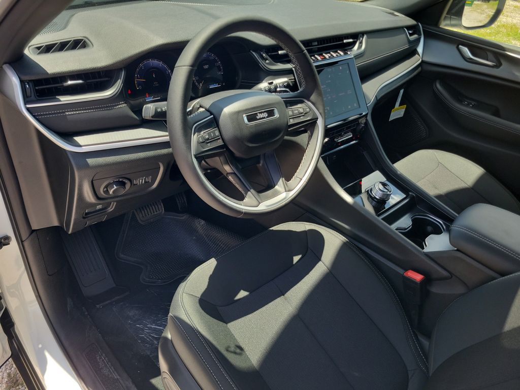 2026 Jeep Grand Cherokee Laredo - photo 20