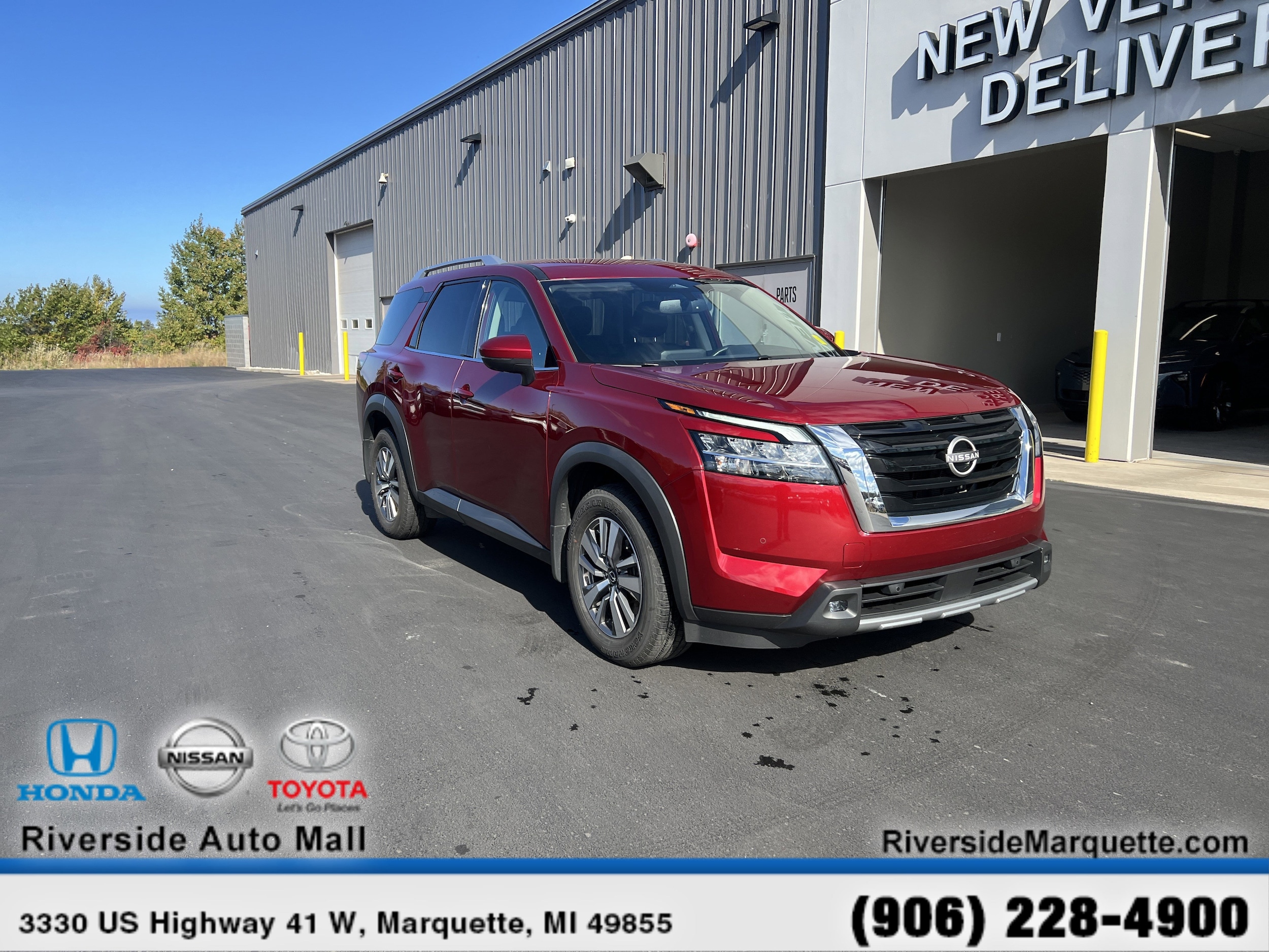 2022 Nissan Pathfinder SL