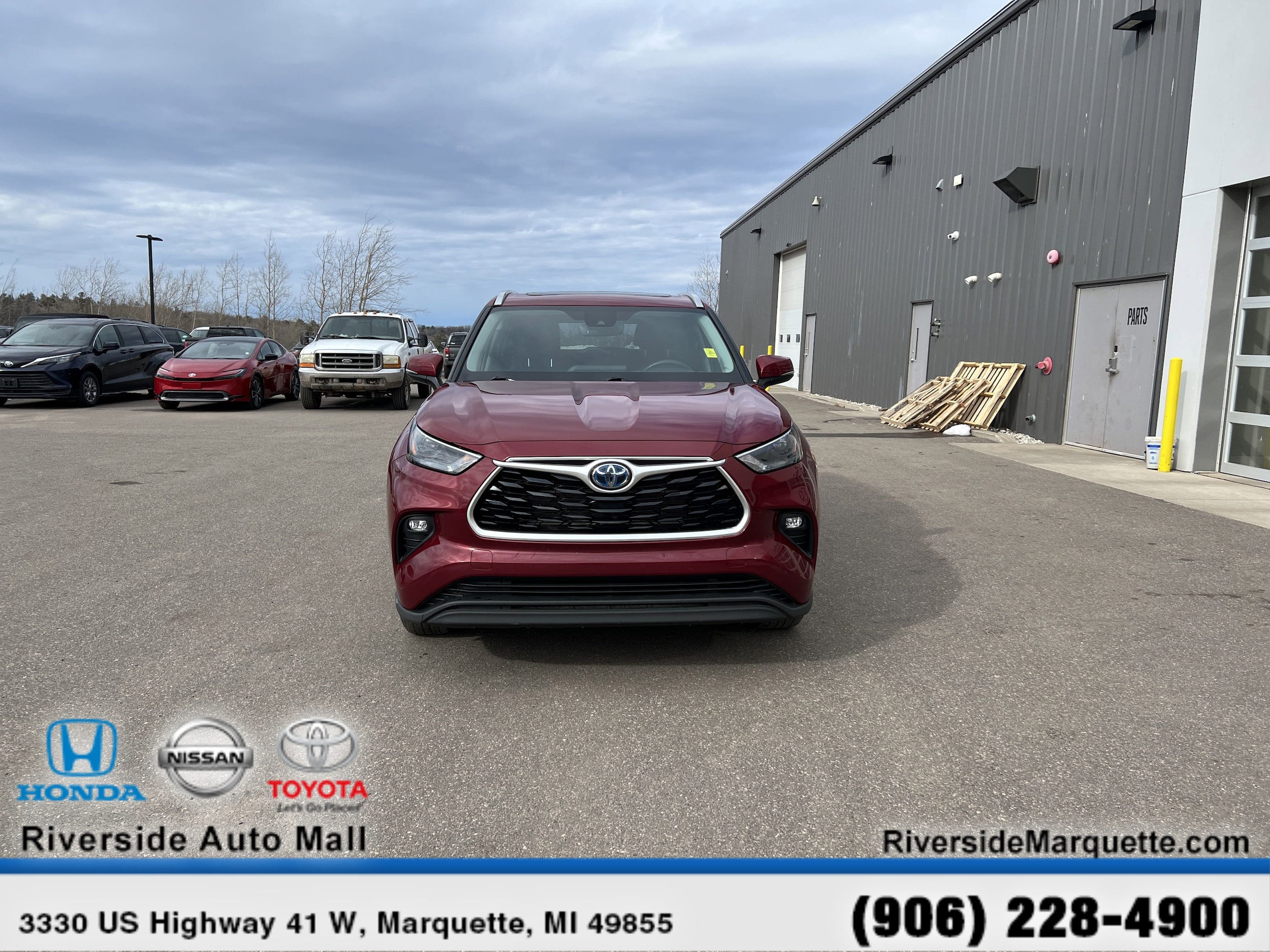 Certified 2022 Toyota Highlander XLE with VIN 5TDHBRCH8NS550148 for sale in Iron Mountain, MI
