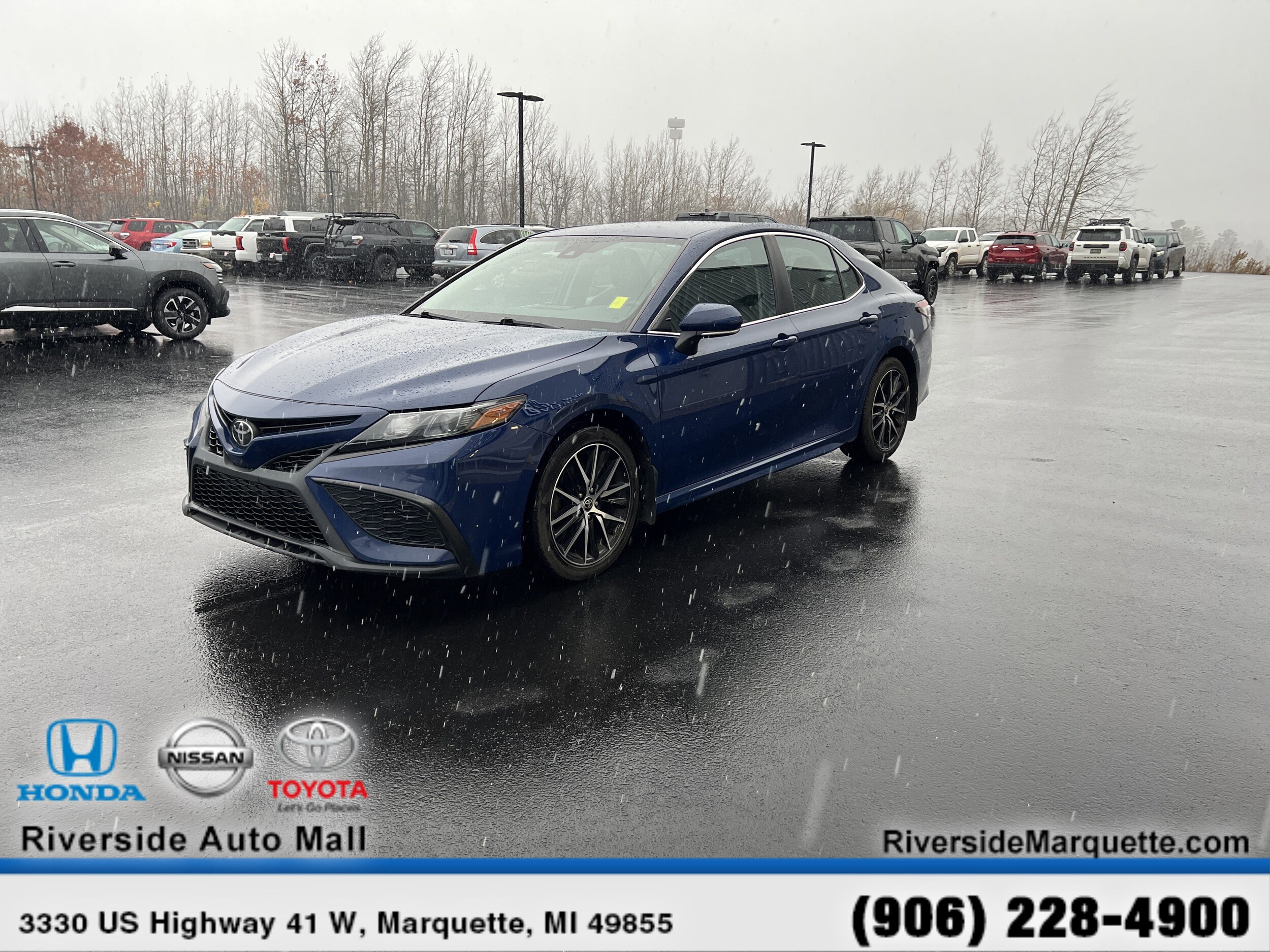 2023 Toyota Camry SE photo 3