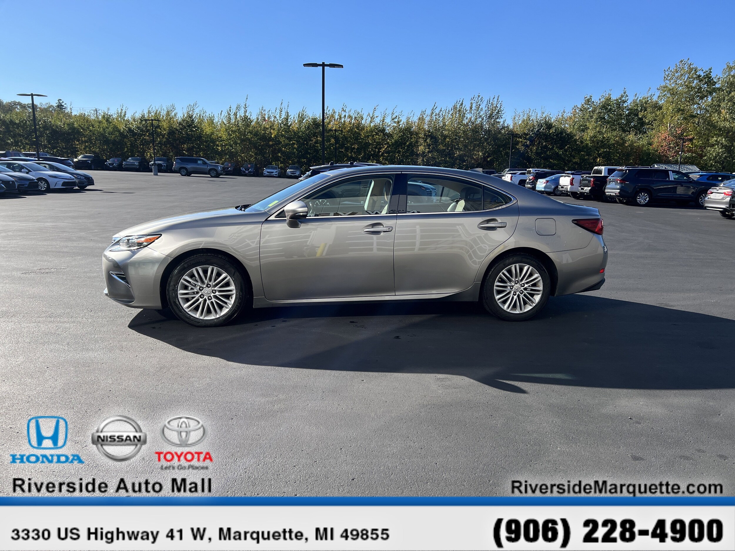 2016 Lexus ES 350 photo 4