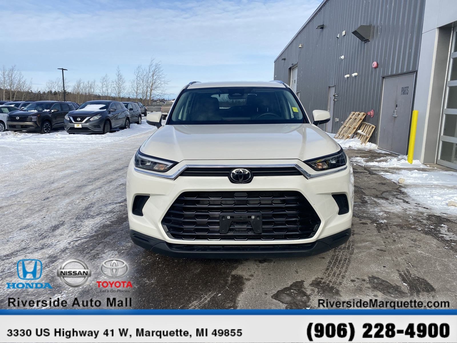 Used 2024 Toyota Grand Highlander XLE with VIN 5TDAAAB52RS045550 for sale in Iron Mountain, MI