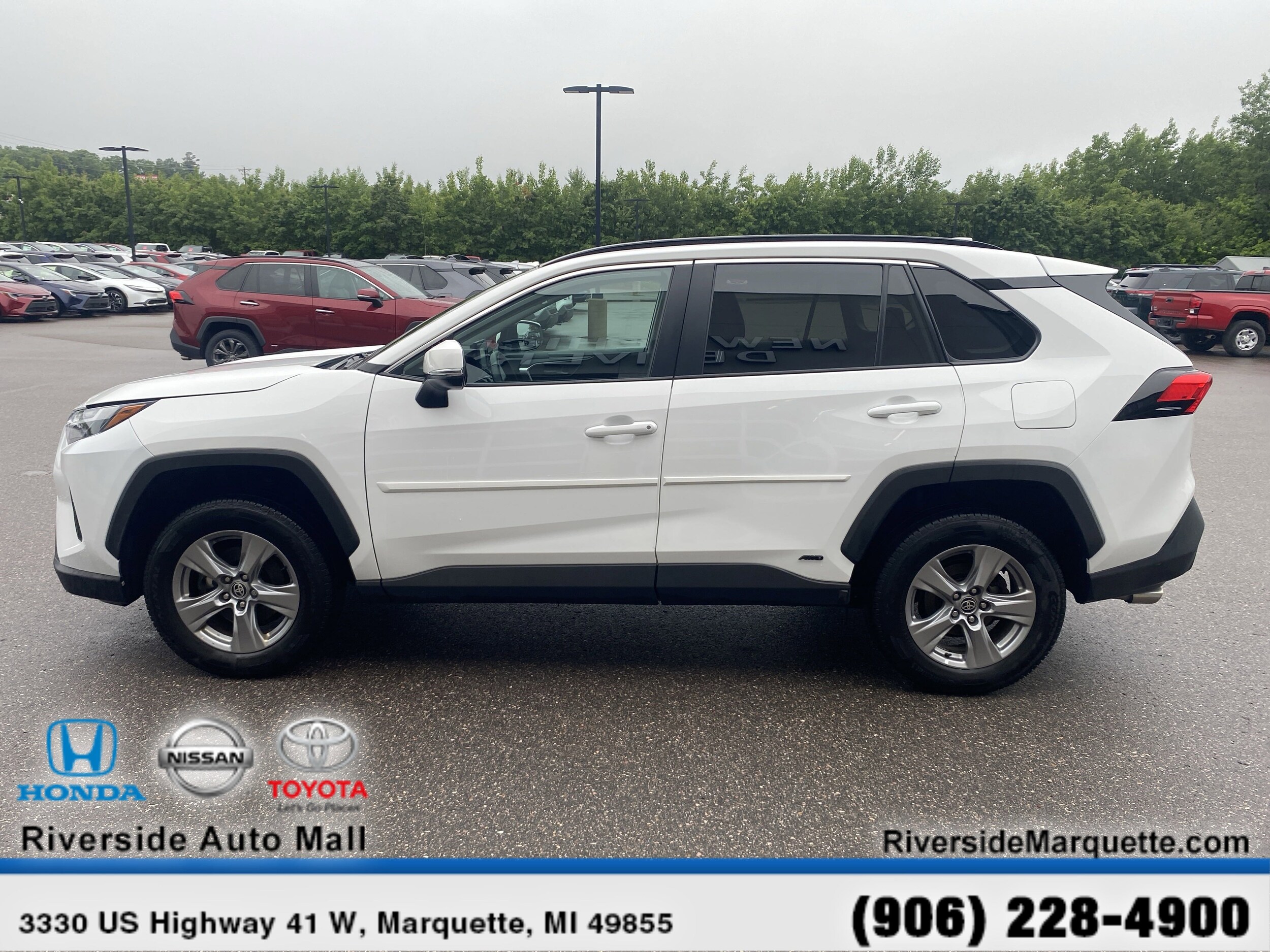 2022 Toyota RAV4 Hybrid XLE photo 4