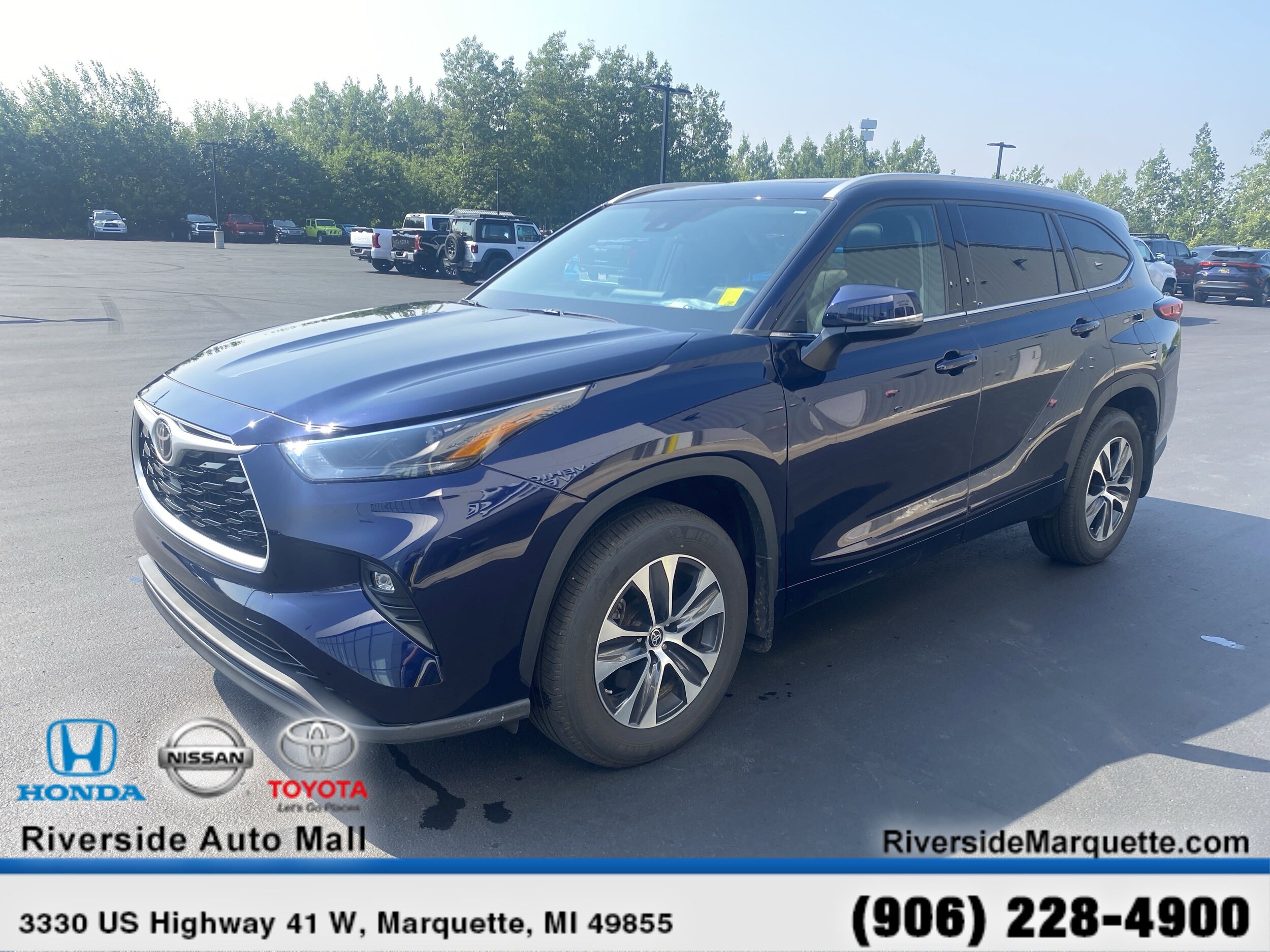 2022 Toyota Highlander XLE photo 3