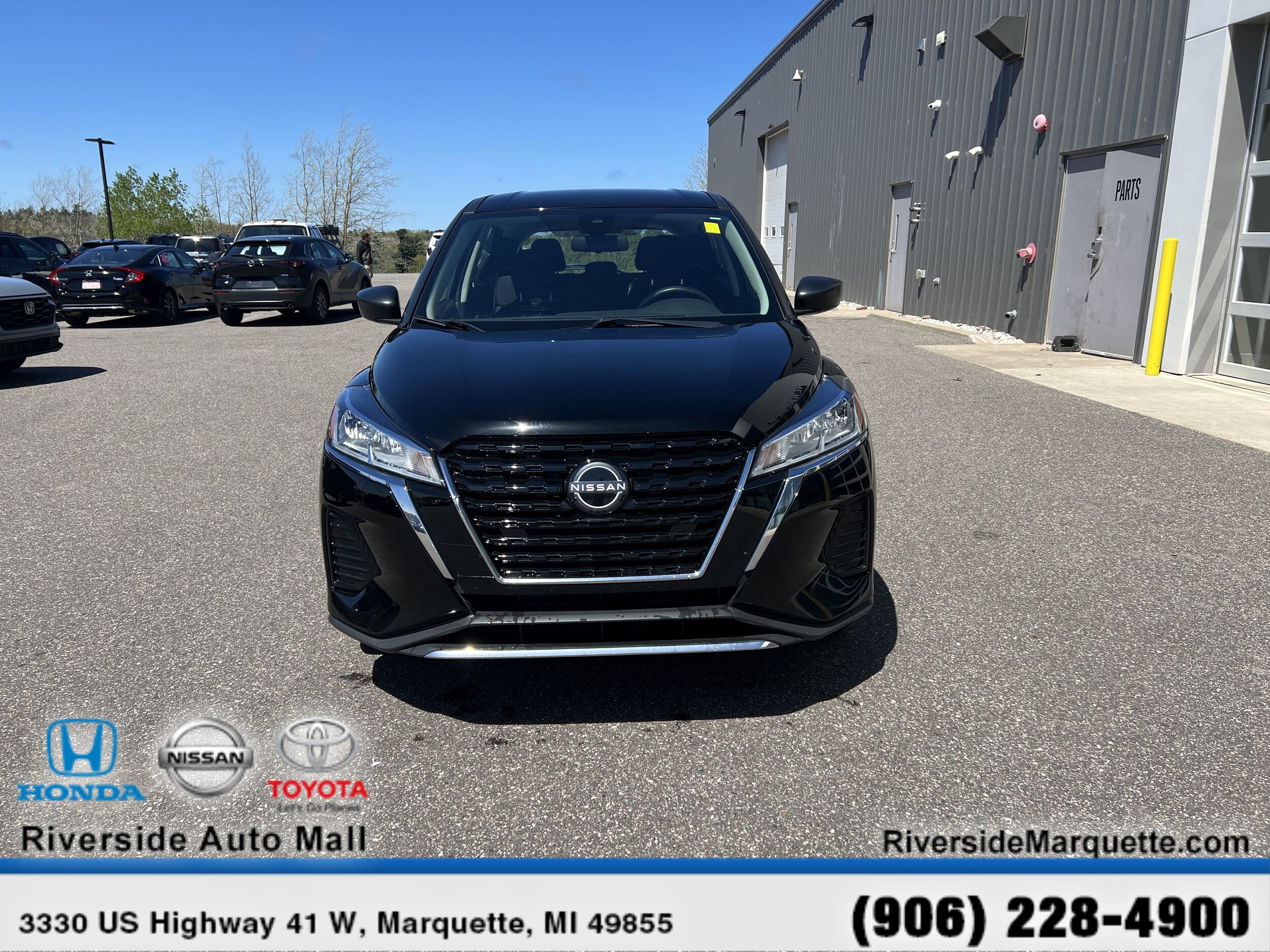 2023 Nissan Kicks S photo 2