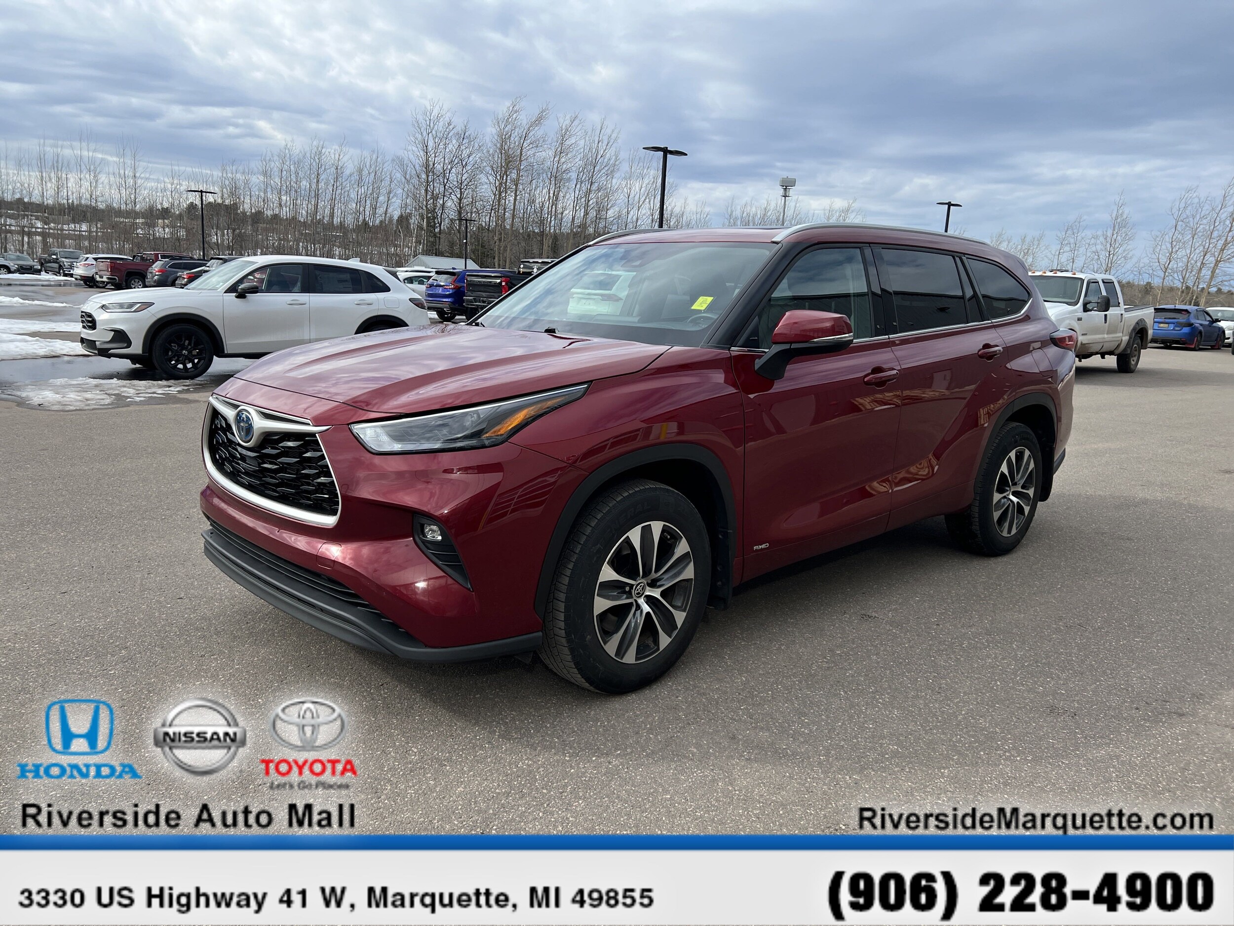 2022 Toyota Highlander Hybrid XLE photo 3