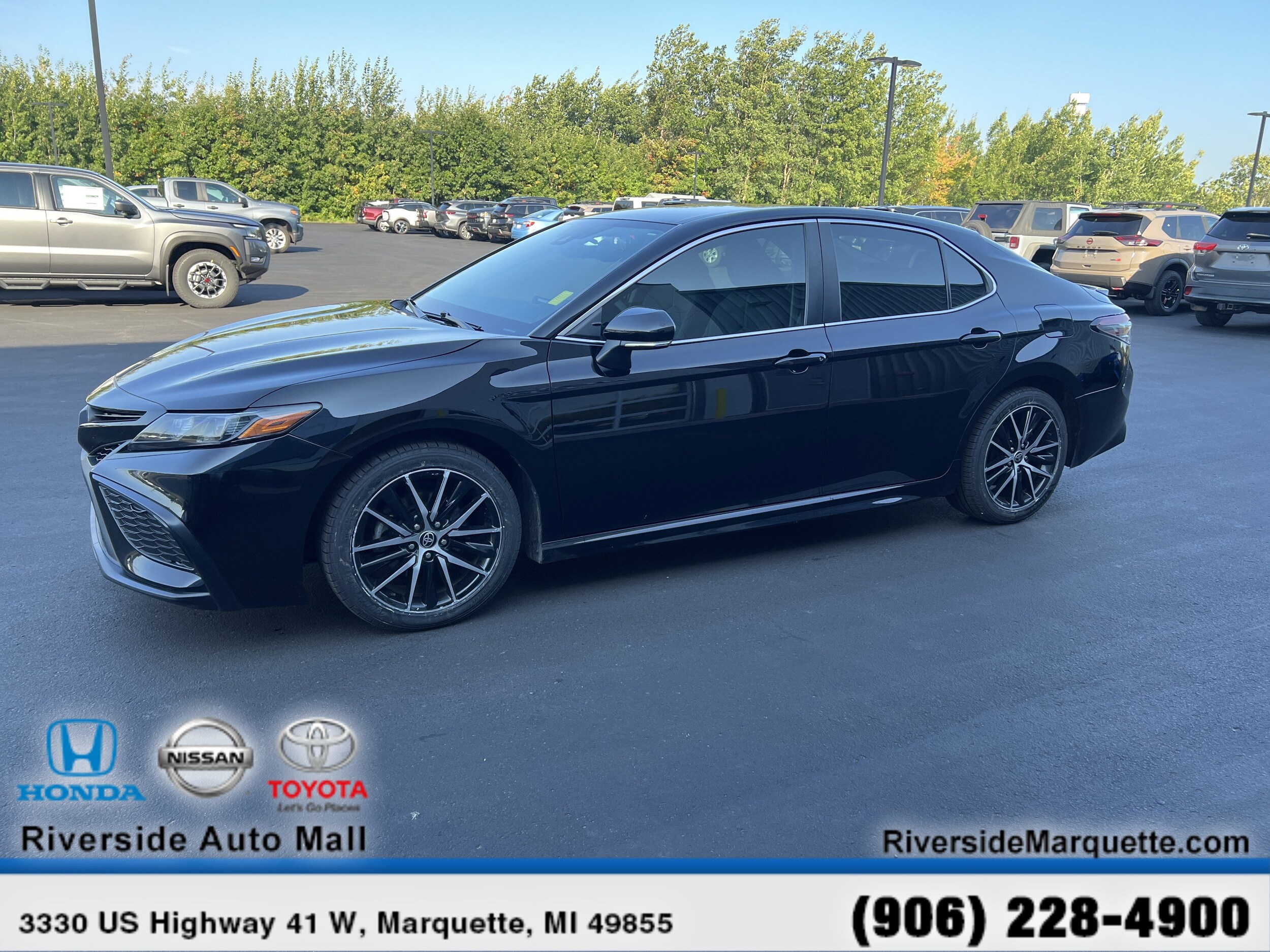 2022 Toyota Camry SE photo 3