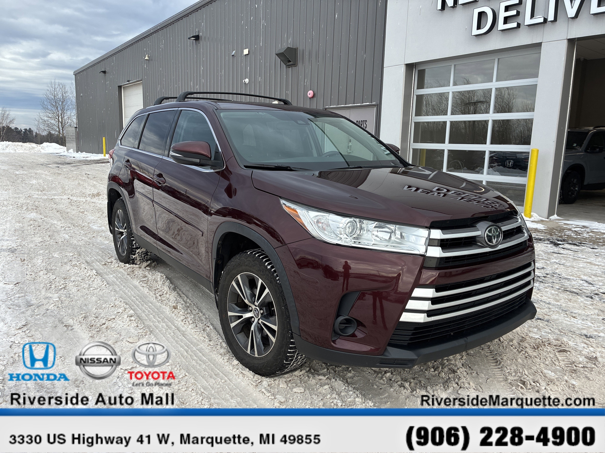 2019 Toyota Highlander LE's photo