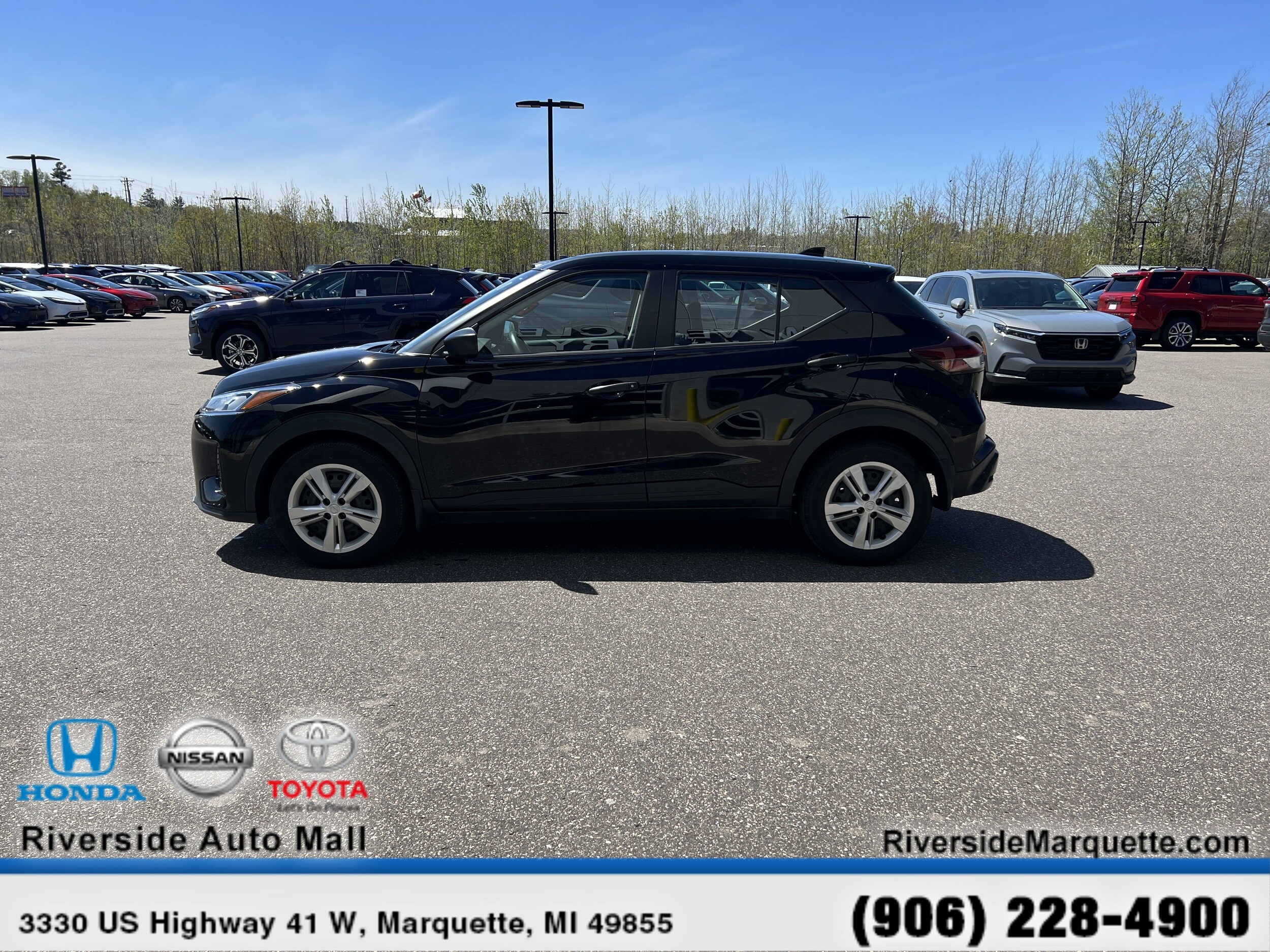 2023 Nissan Kicks S photo 3
