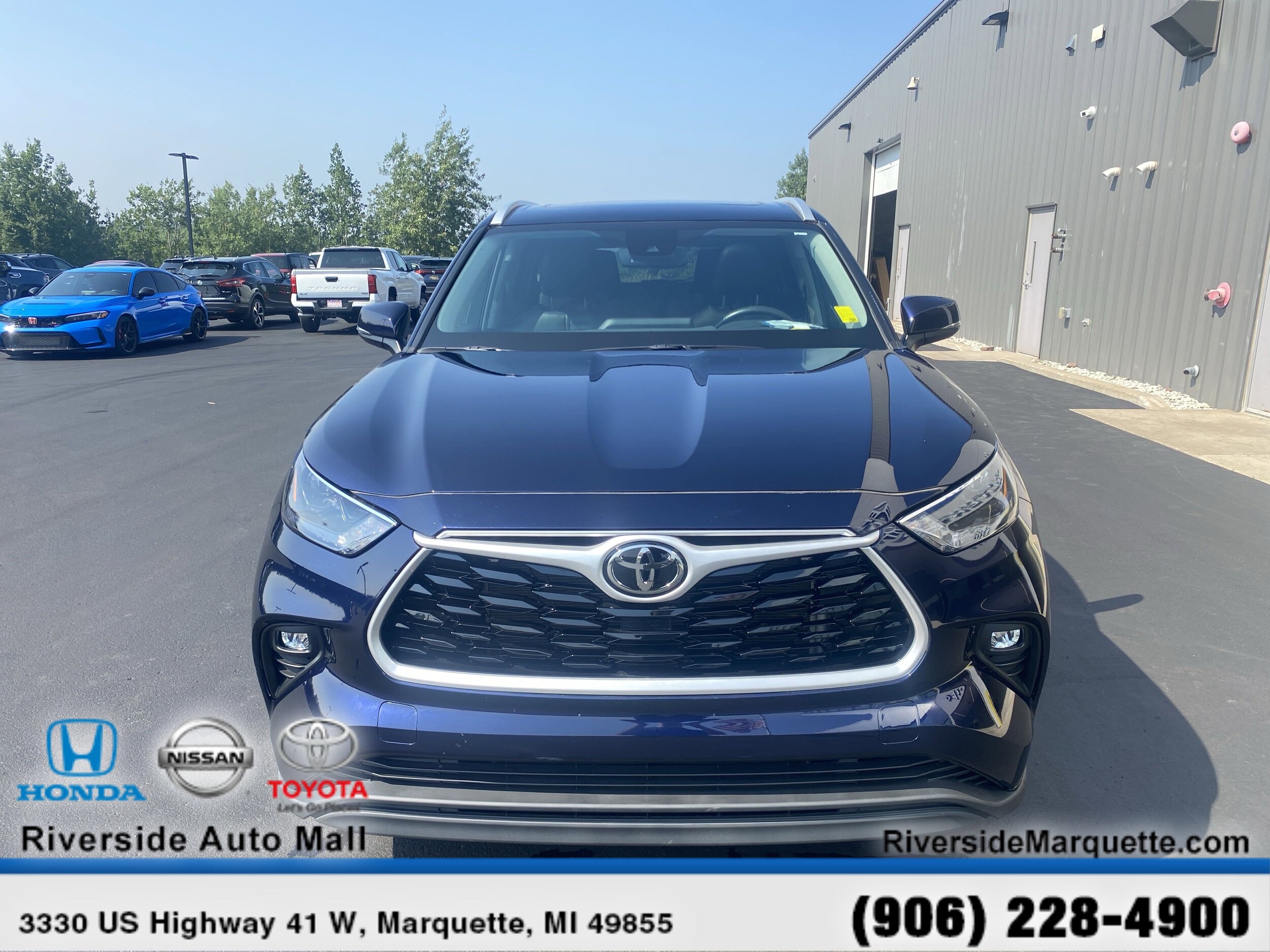 2022 Toyota Highlander XLE photo 2