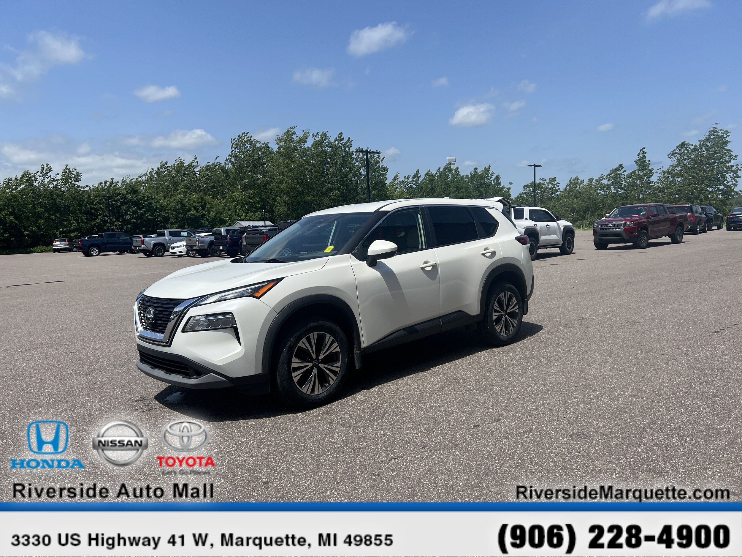 2022 Nissan Rogue SV photo 3