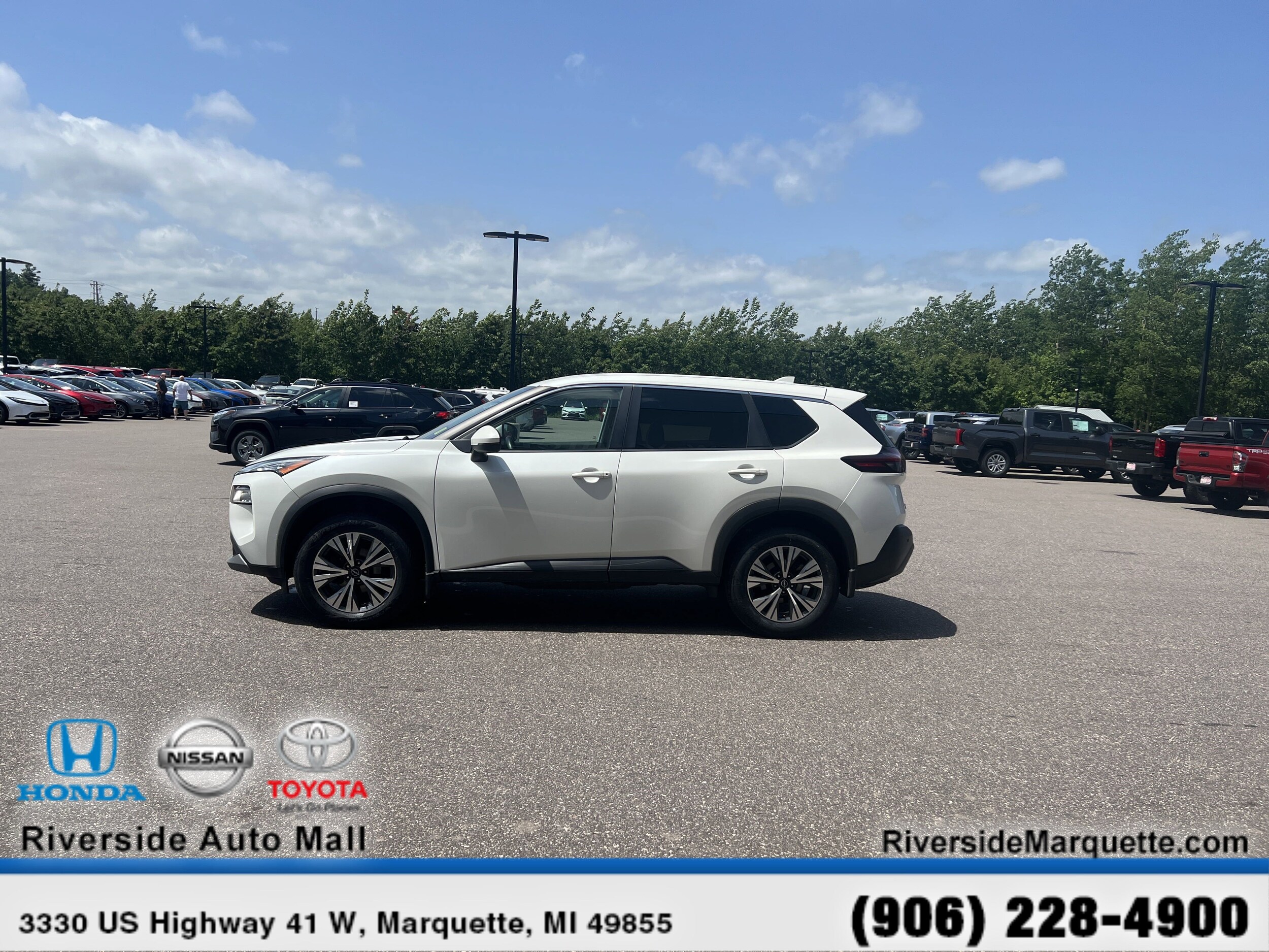 2022 Nissan Rogue SV photo 4