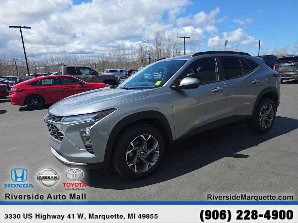 Used 2024 Chevrolet Trax FWD LT
