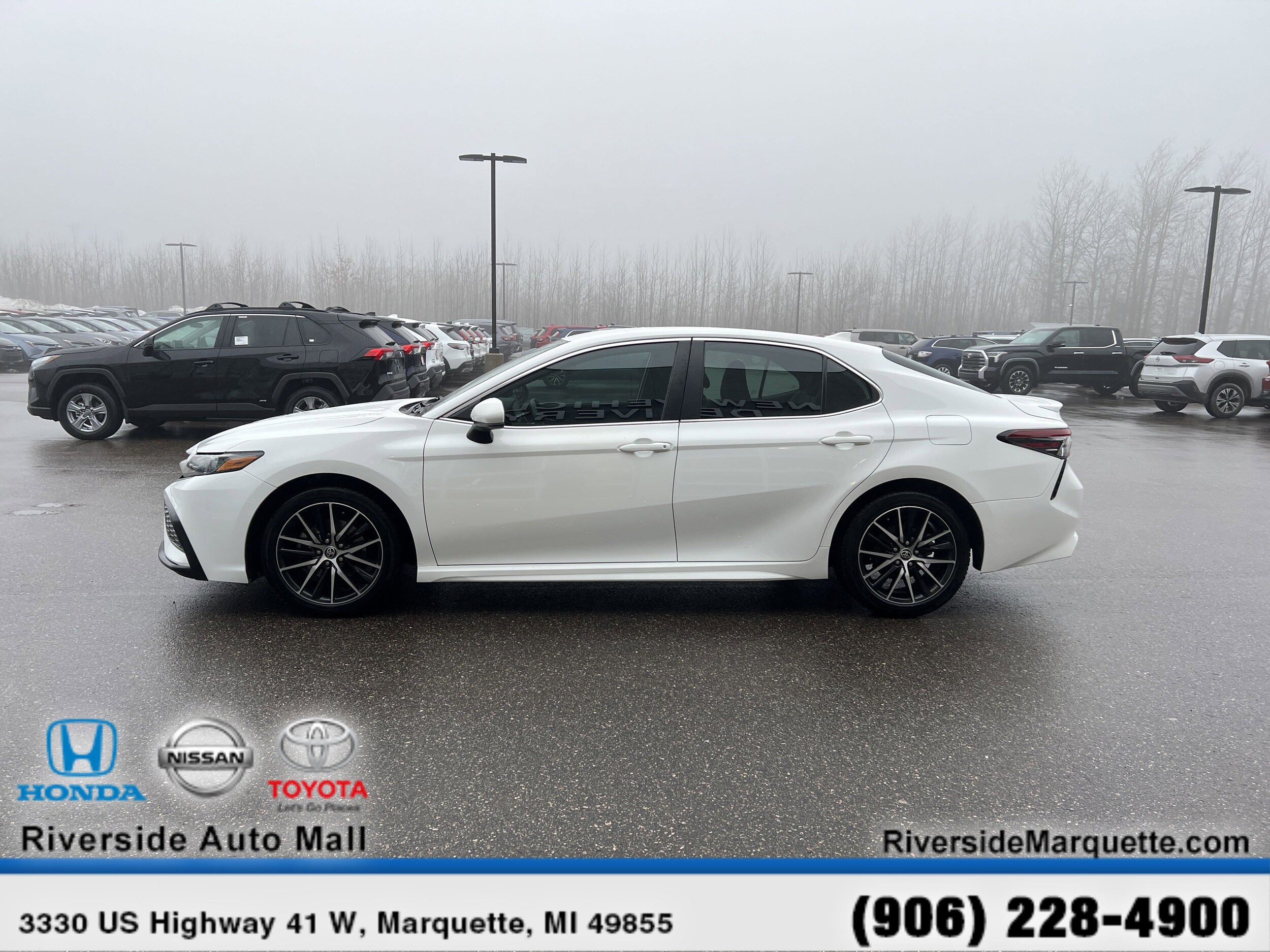 2021 Toyota Camry SE photo 2