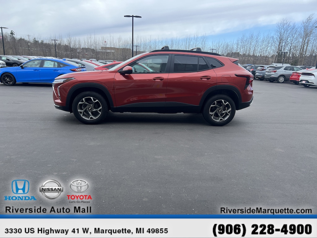 Used 2024 Chevrolet Trax FWD LT