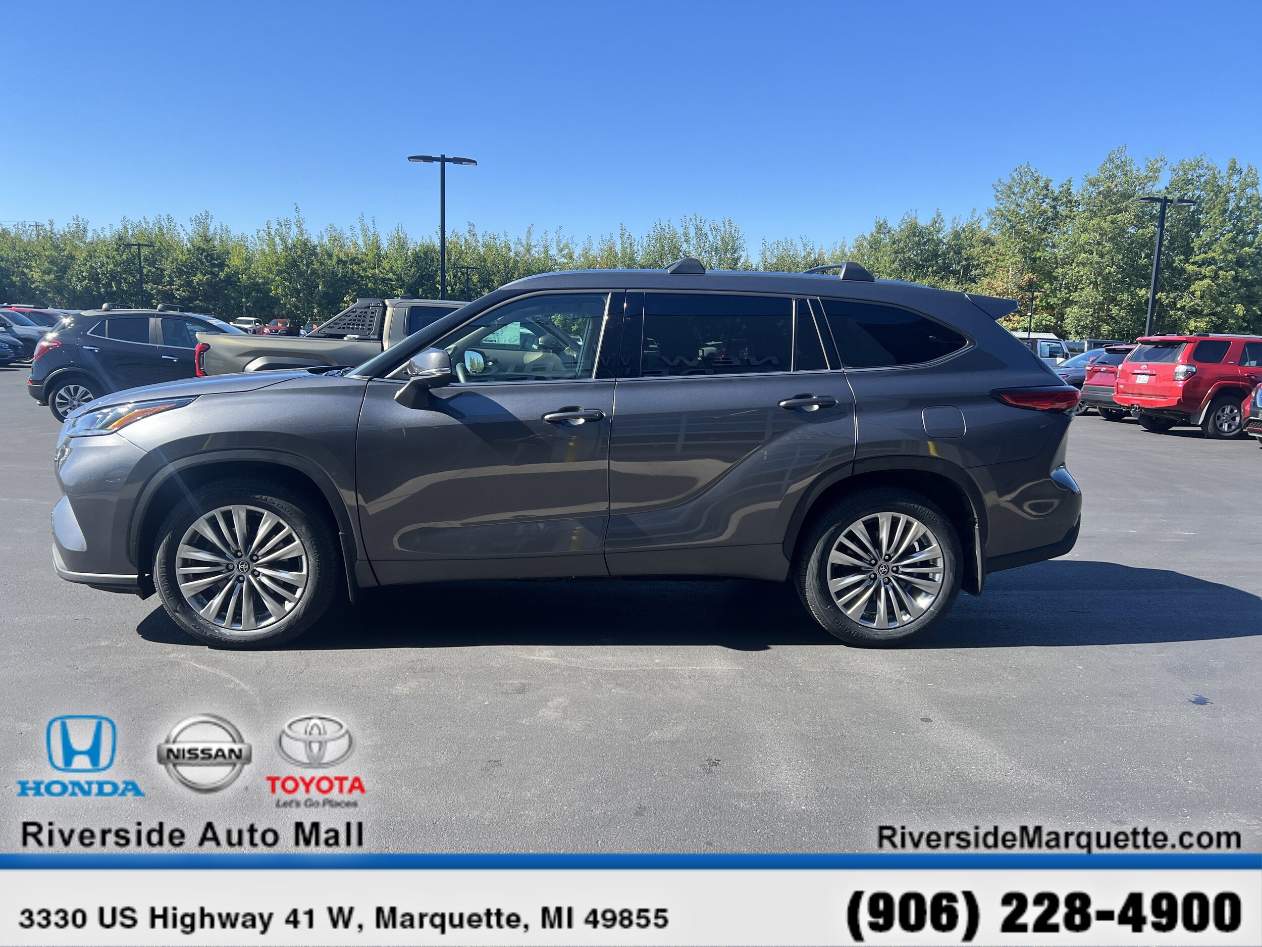 2023 Toyota Highlander Platinum photo 2