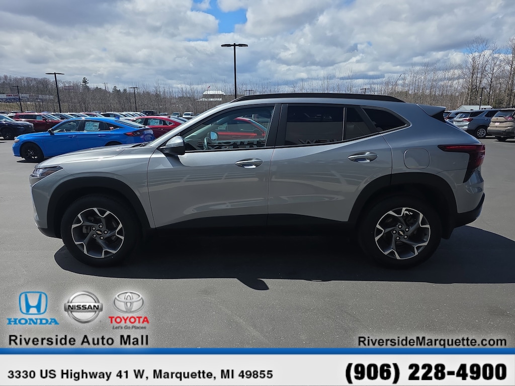 Used 2024 Chevrolet Trax FWD LT