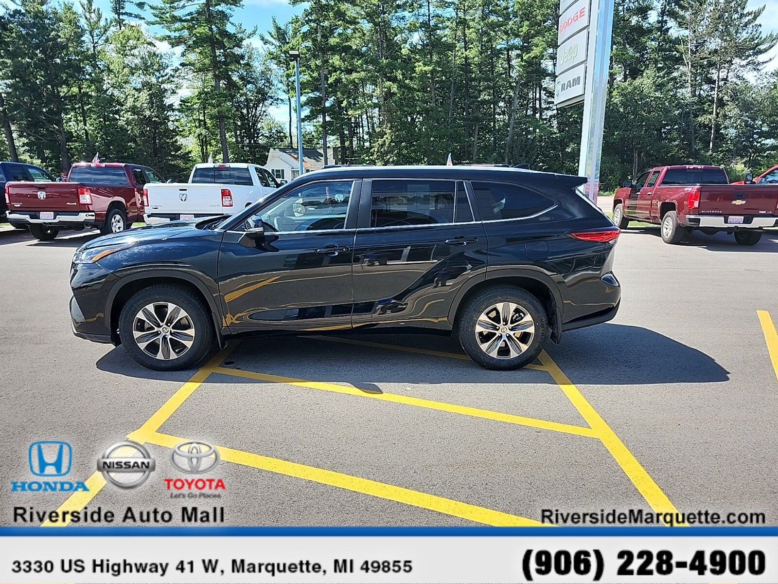 2023 Toyota Highlander XLE photo 4