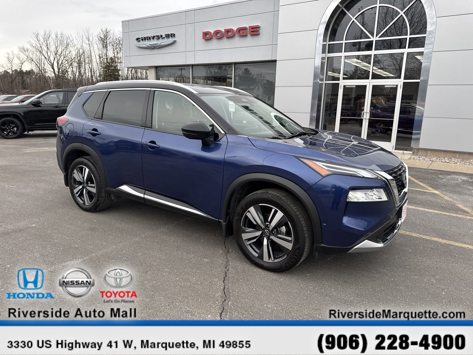 2023 Nissan Rogue Platinum photo 2