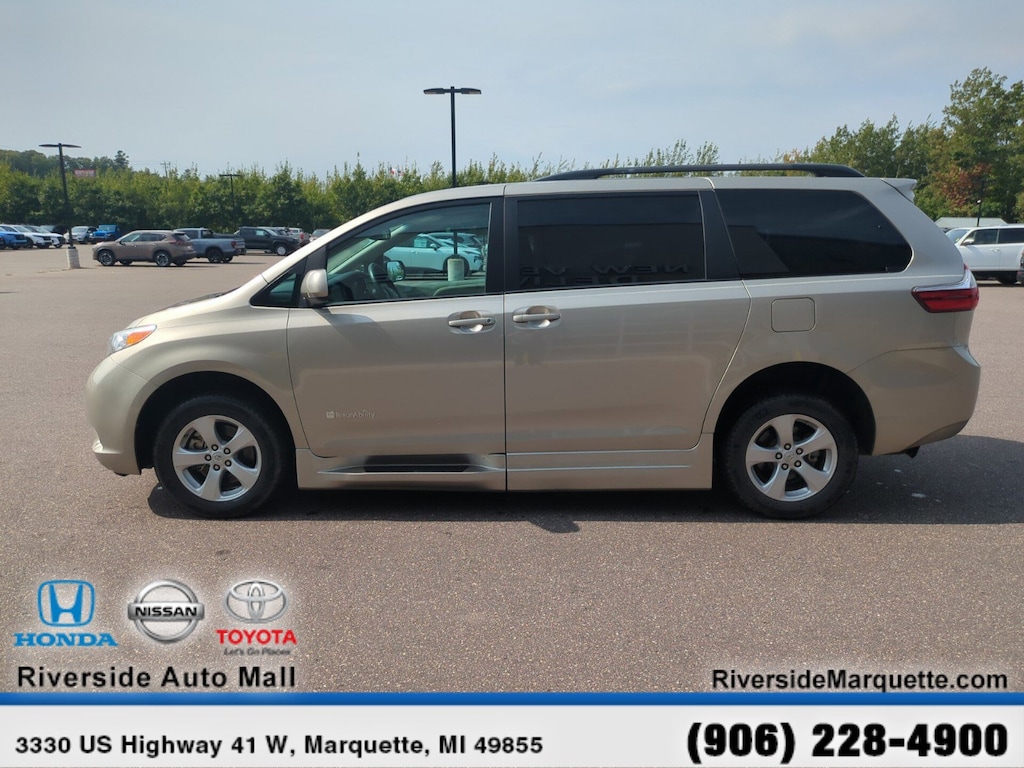 Used 2017 Toyota Sienna For Sale Escanaba MI 5TDKZ3DC1HS777638