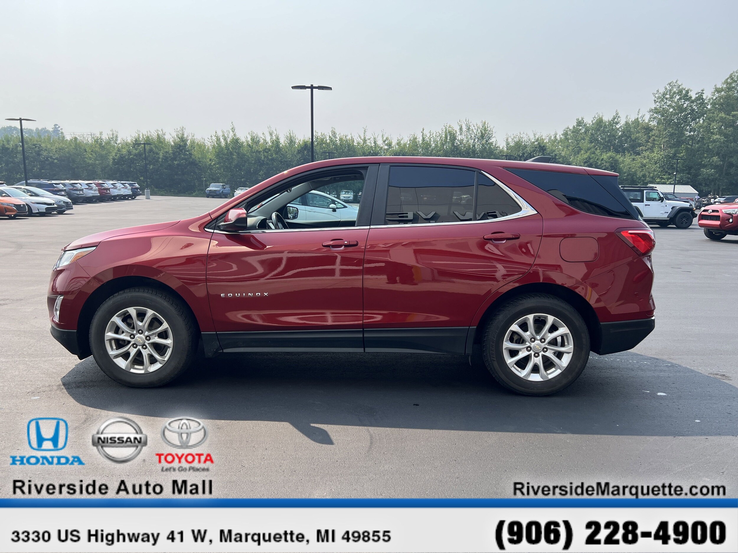 2021 Chevrolet Equinox LT photo 2