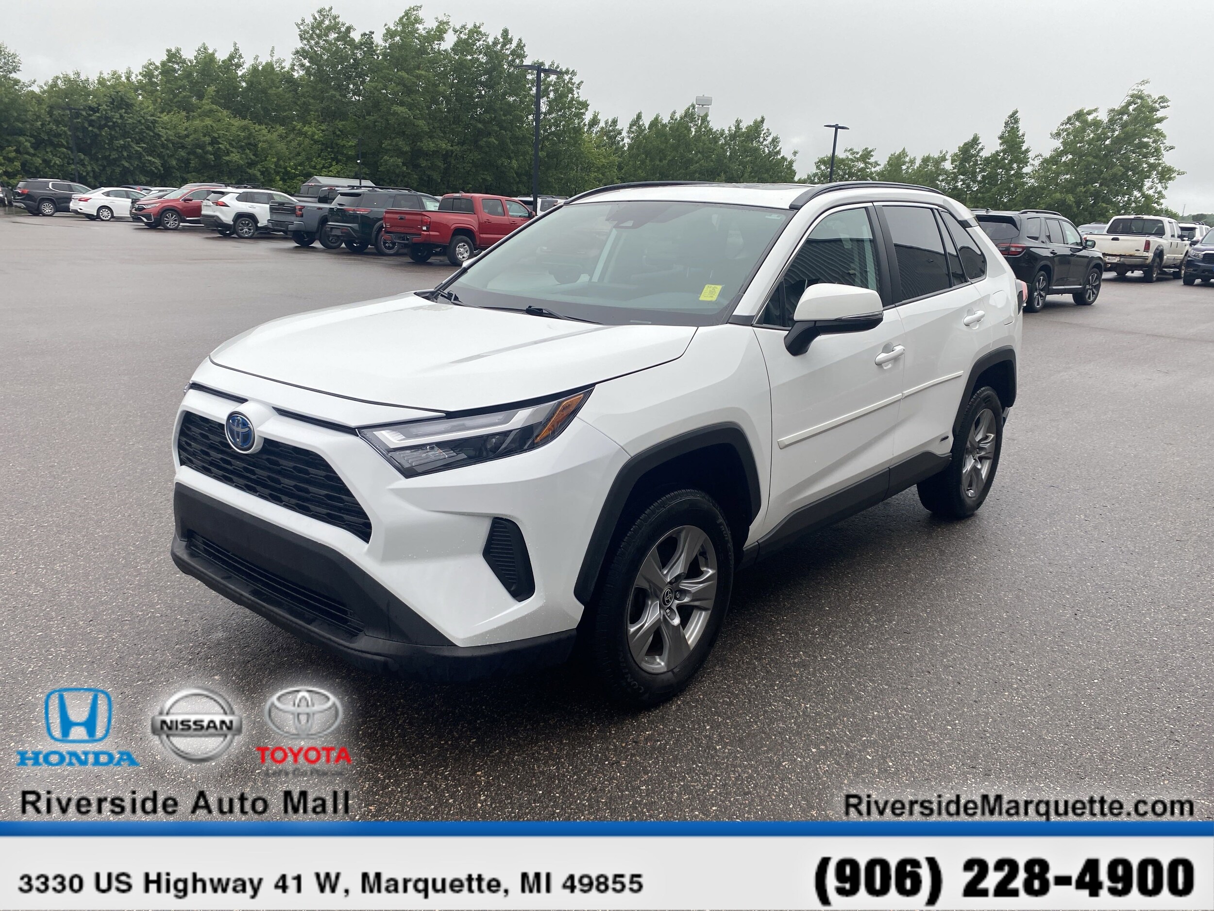 2022 Toyota RAV4 Hybrid XLE photo 3