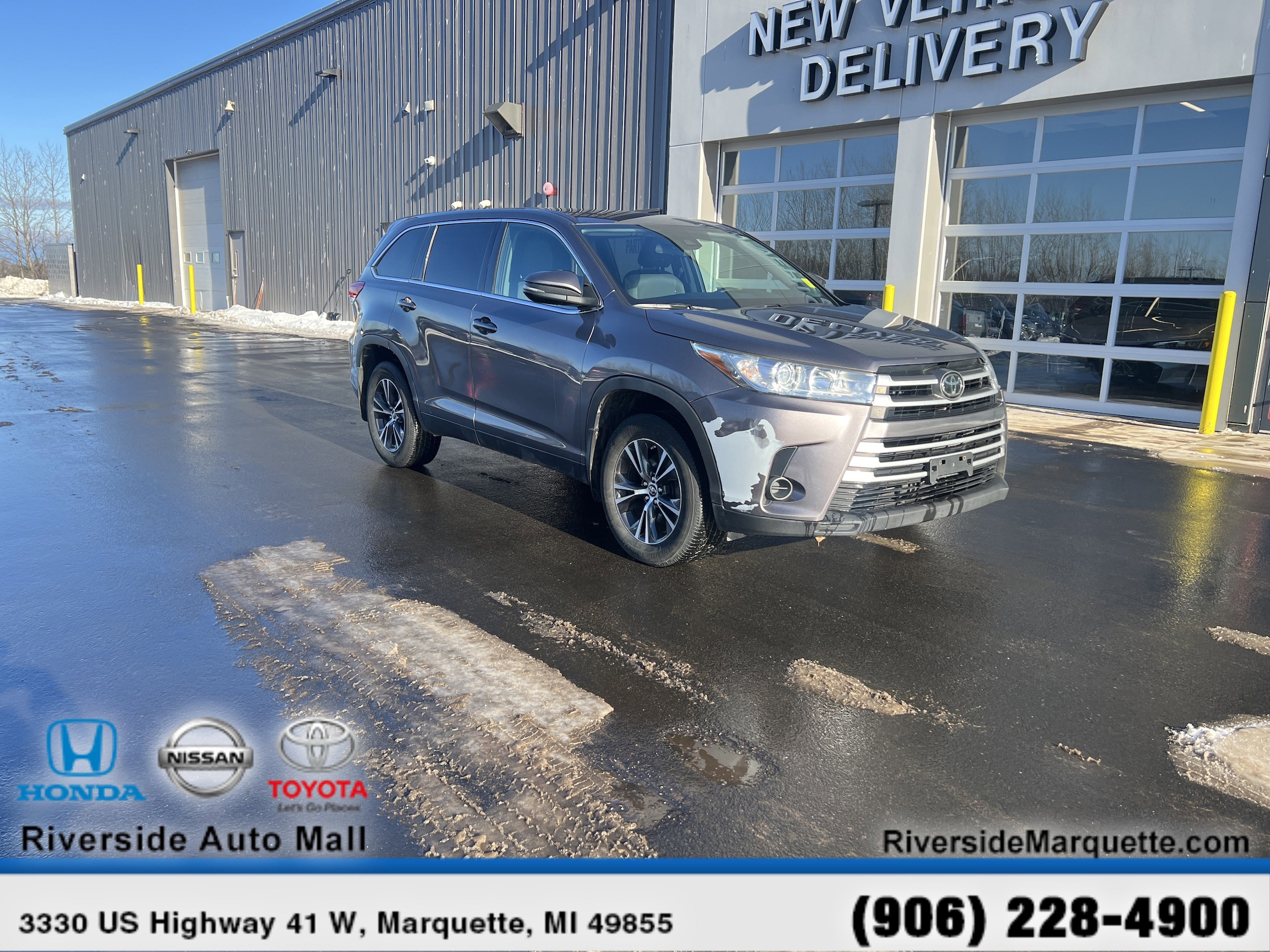 2019 Toyota Highlander LE's photo