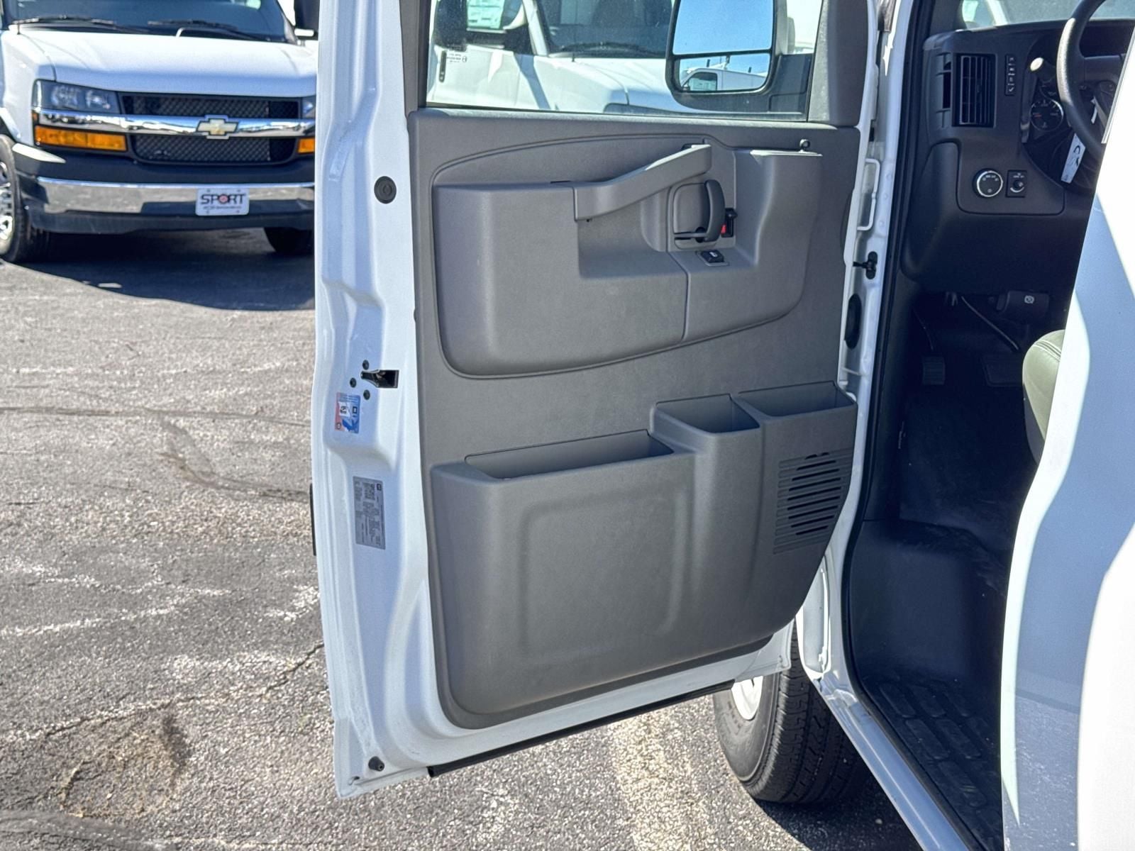 2025 Chevrolet Express Cargo Work Van - Photo 15