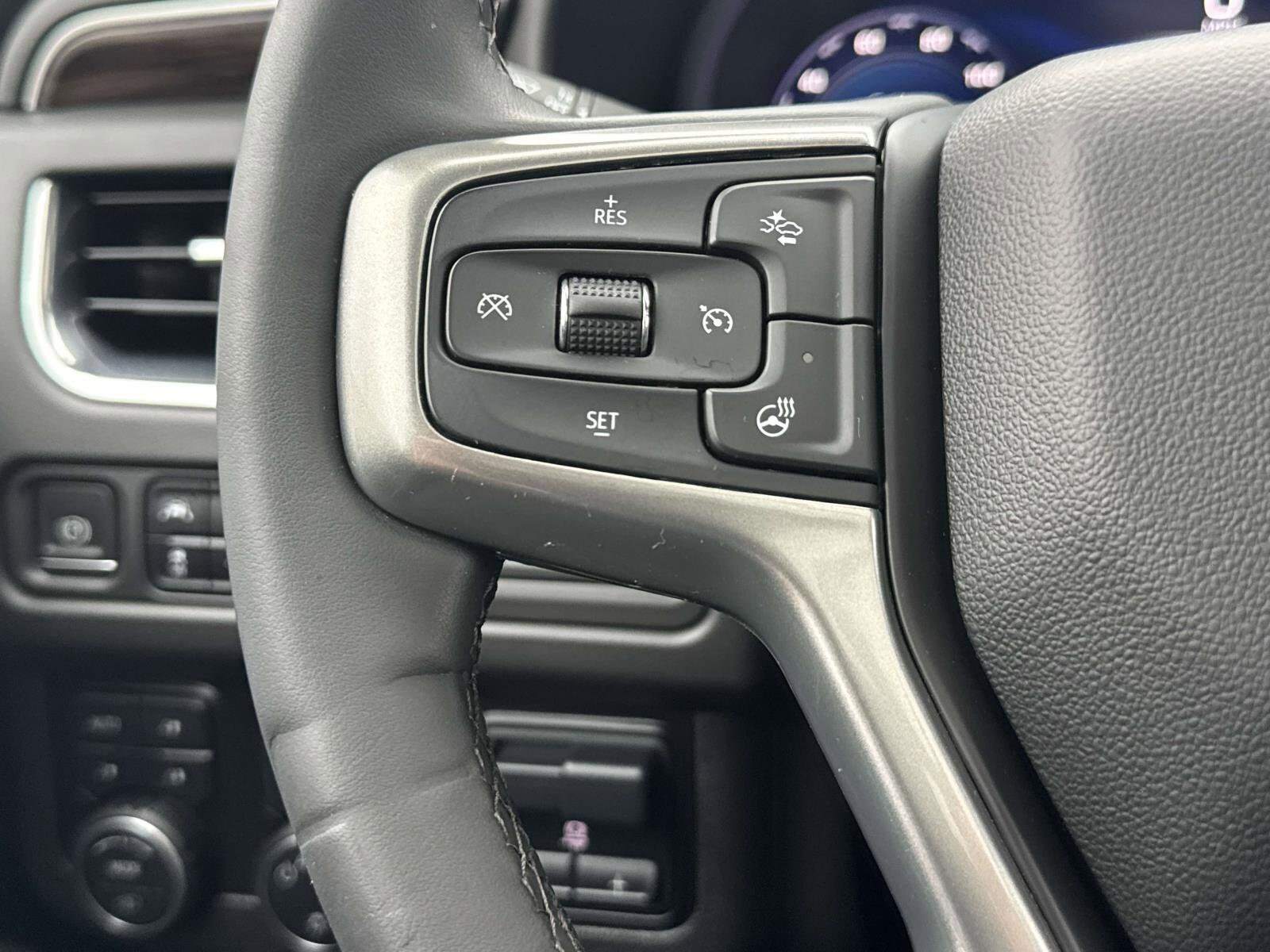 2023 Chevrolet Suburban Z71 - Photo 12