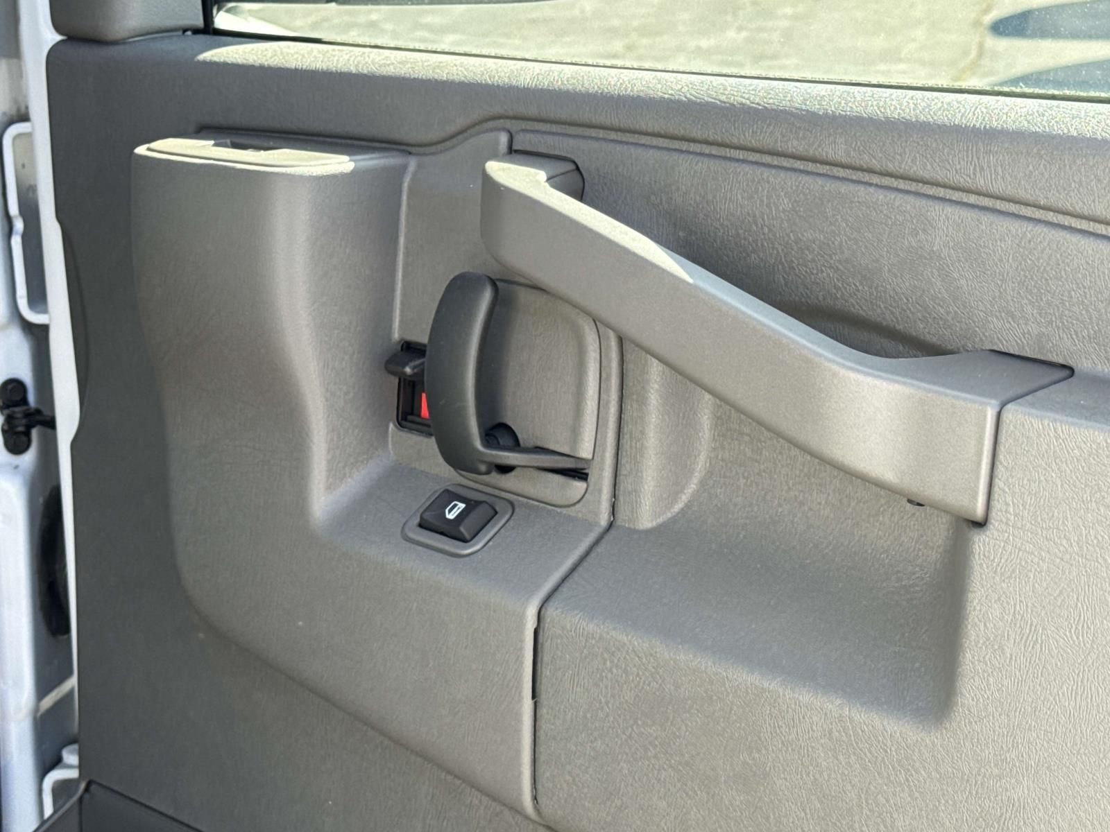 2025 Chevrolet Express Cargo Work Van - Photo 11