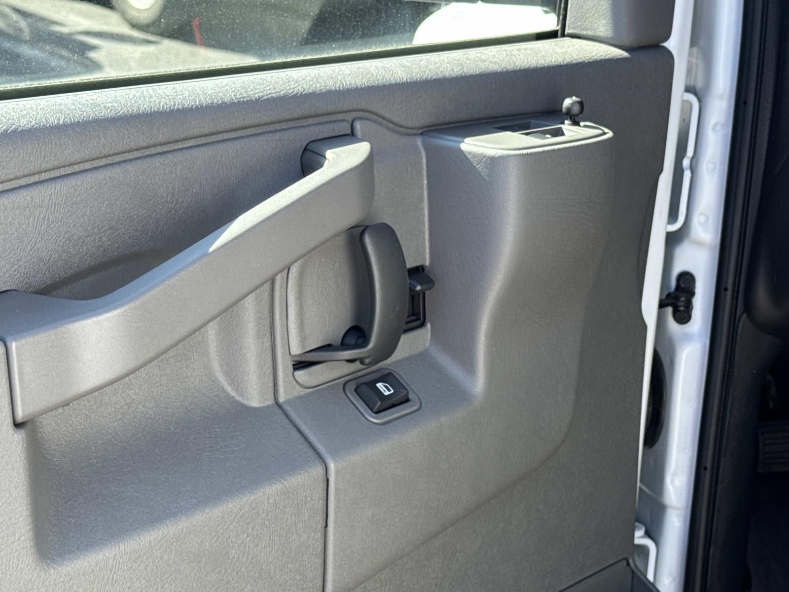 2025 Chevrolet Express Cargo Work Van - Photo 17