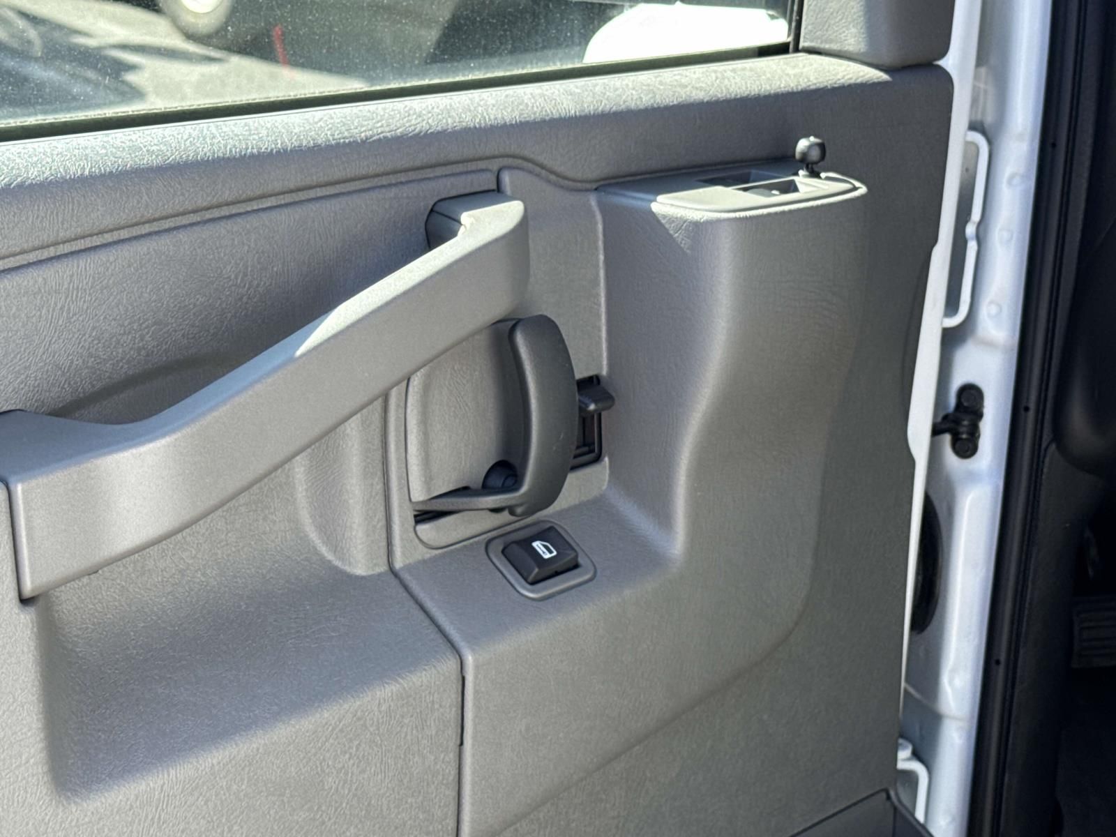 2025 Chevrolet Express Cargo Work Van - Photo 16