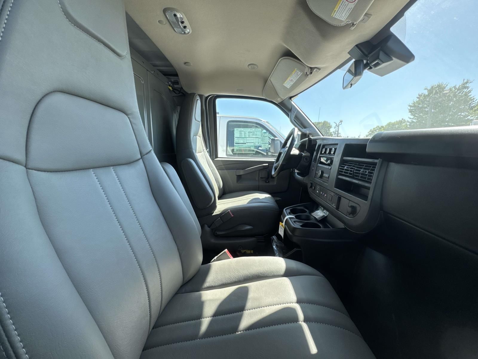 2025 Chevrolet Express Cargo Work Van - Photo 12