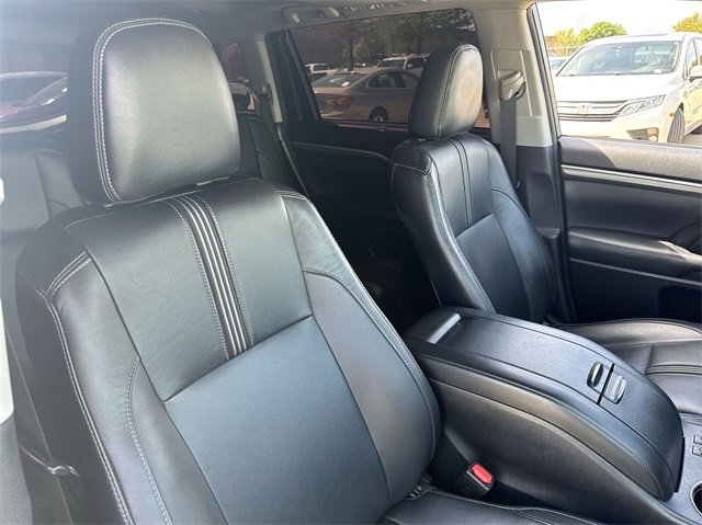 Thumbnail: 2018 Toyota Highlander - 17