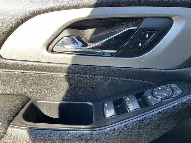 Thumbnail: 2023 Chevrolet Traverse - 14