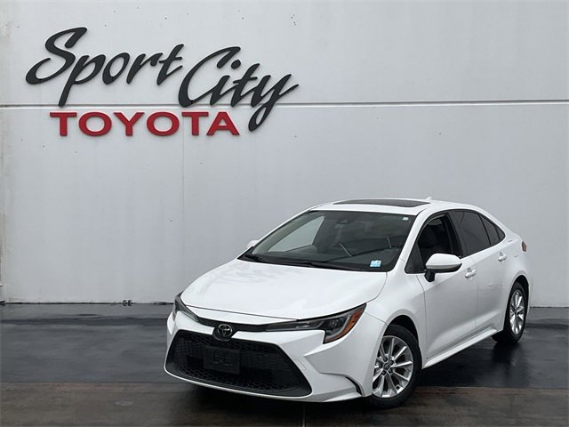 2020 Toyota Corolla LE Hero Image