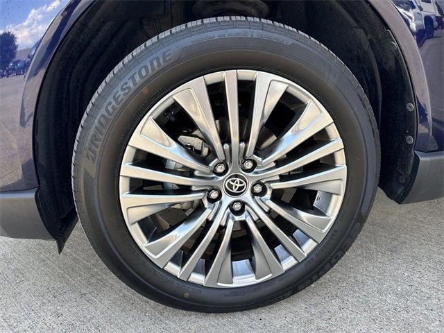 Thumbnail: 2021 Toyota Venza - 11