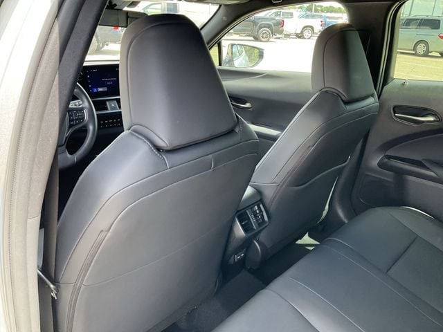 Thumbnail: 2023 Lexus UX - 15