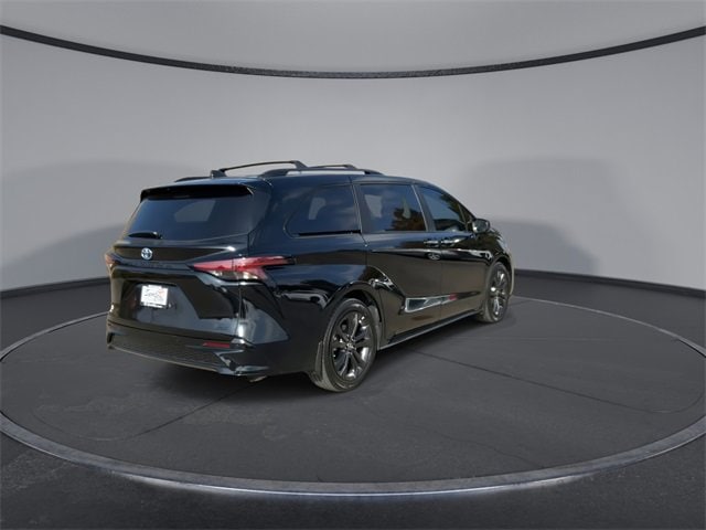 Thumbnail: 2025 Toyota Sienna - 8