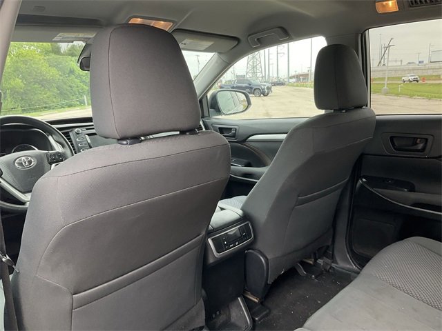 2019 Toyota Highlander LE 14