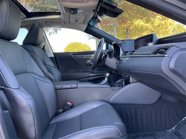 Thumbnail: 2020 Lexus ES - 17