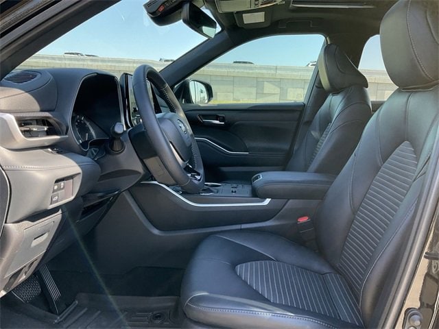 Thumbnail: 2024 Toyota Highlander - 13